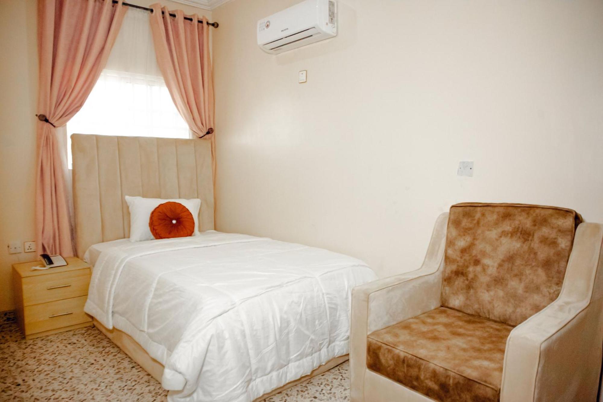 Nexus Xpress Hotel Абуджа Экстерьер фото
